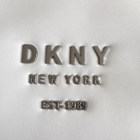 New…DKNY white shoulder bag…silver chains design front and back…lots of room - Picture 4 of 9